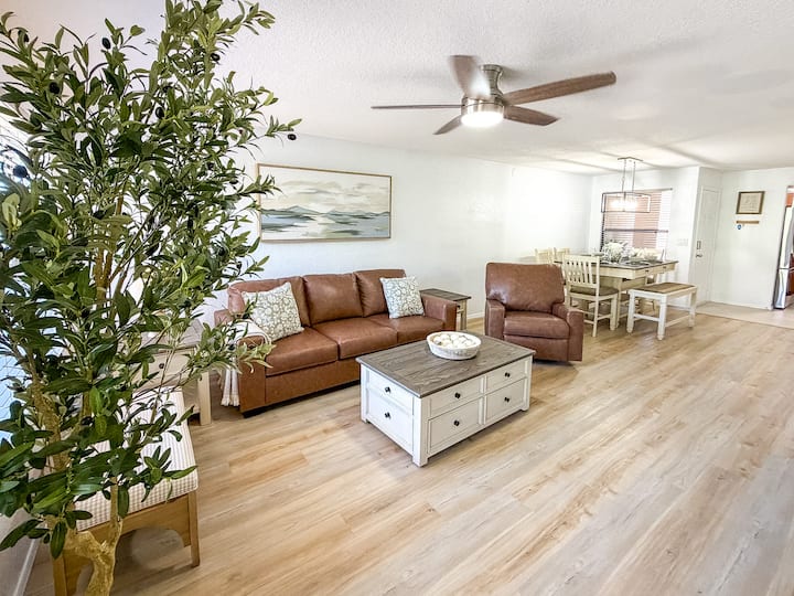 Mountain View Corner Condo | 2br 2b W/pool & Grill - United States