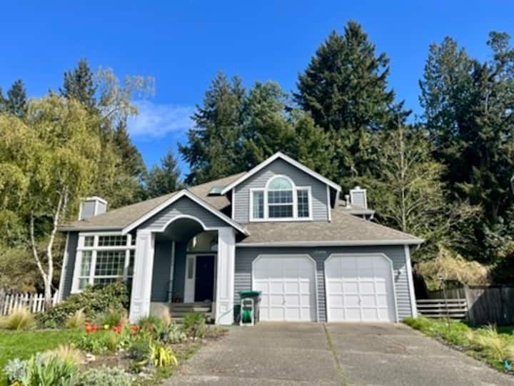 Light-filled Retreat With Olympic Mountain Views - Silverdale, WA