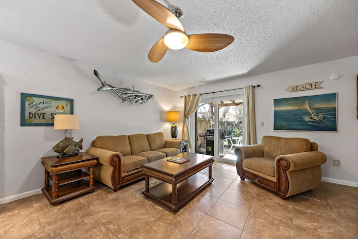 Beachside 3br 2.5ba Retreat In Prime Location - Cocoa Beach, FL
