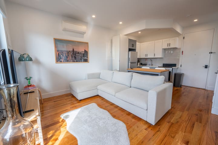 Cozy Brooklyn Apartment W/ Balcony & Laundry - Brooklyn