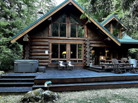 Log Cabin Hot Tub River Frontage Skiing
Secluded