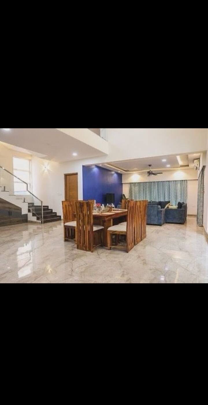 Dining area image 2