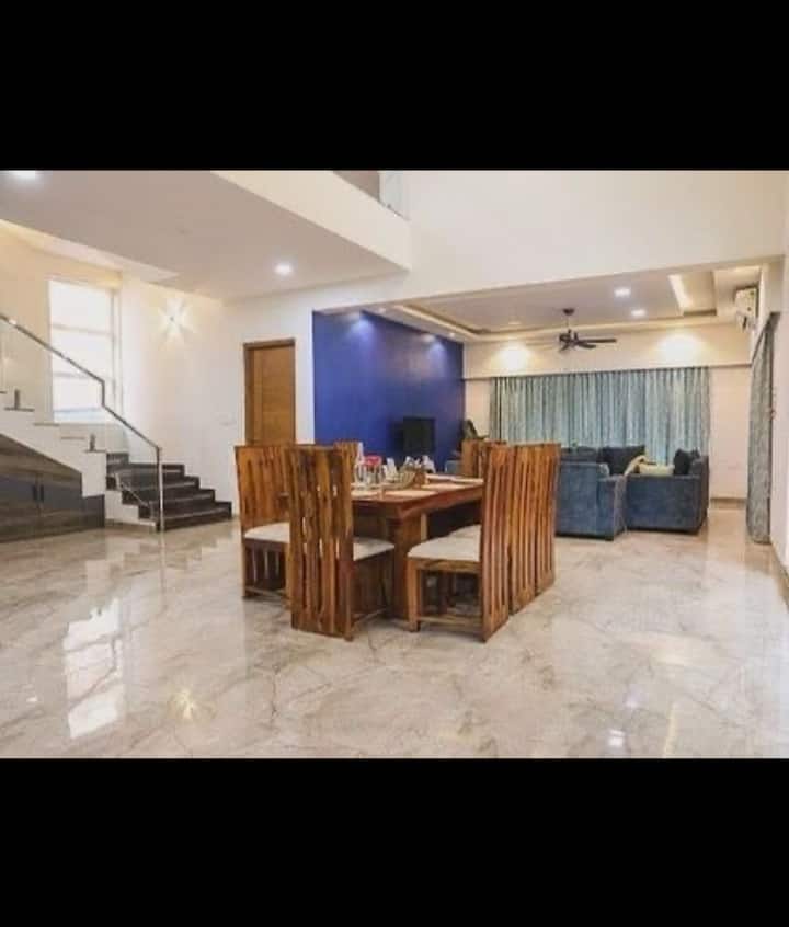 Dining area image 1