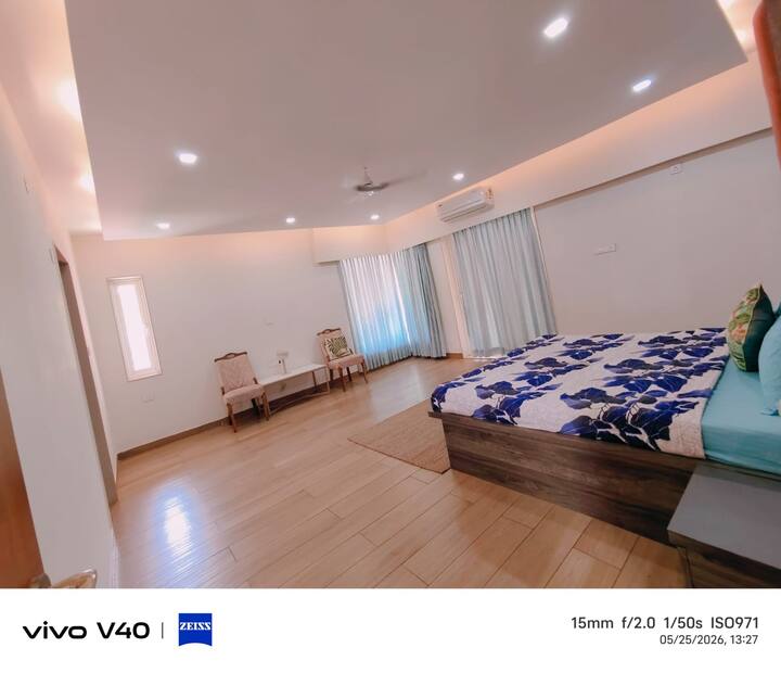 Bedroom 1 image 2