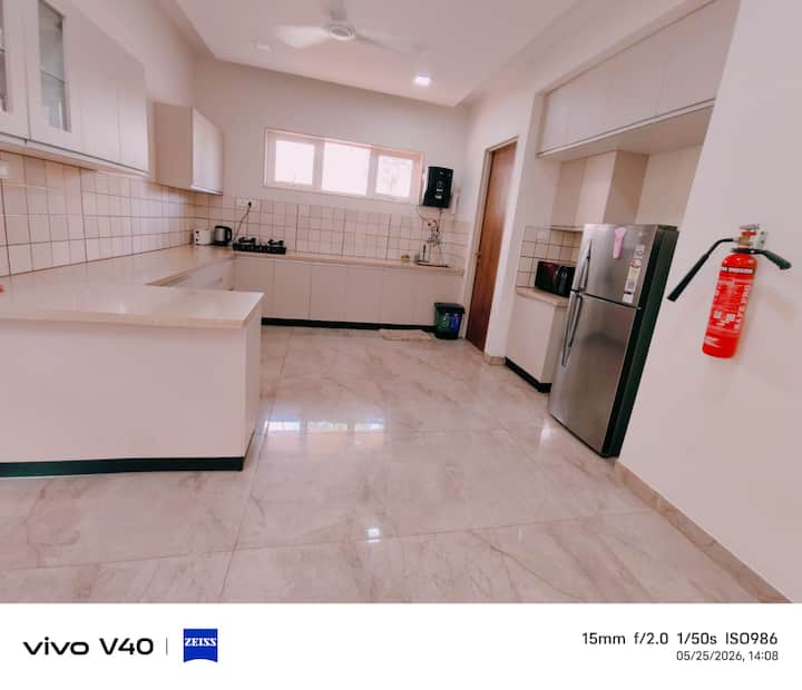 Full kitchen image 1