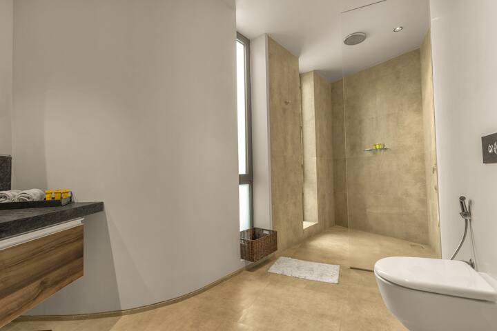 Full bathroom 4 image 1