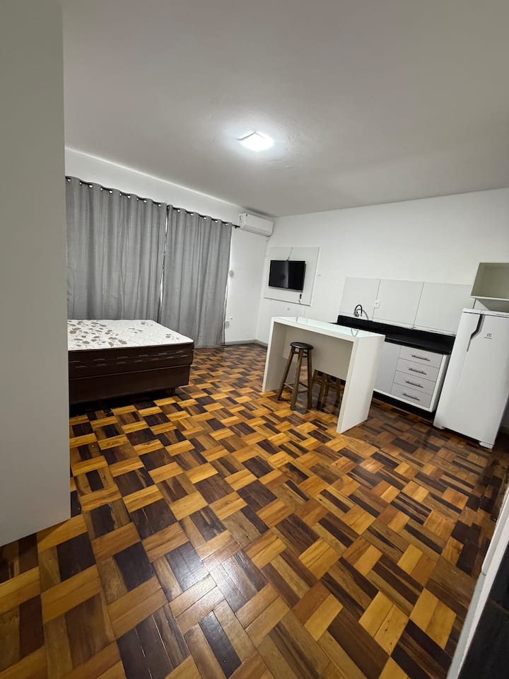 Apartamento 01. Bem No Centro - Lages