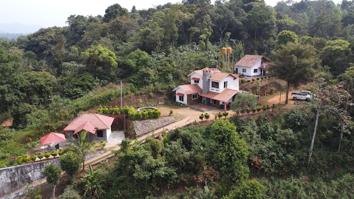 Beautiful Villa Amidst Nature (Isiri Home Stay) - Coorg (Kodagu)