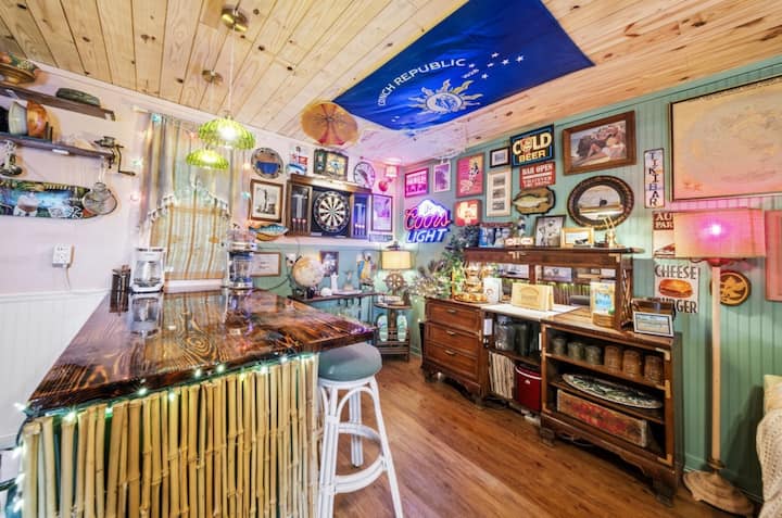 Margaritavilla | Retro Key West Getaway - Wilmington, NC
