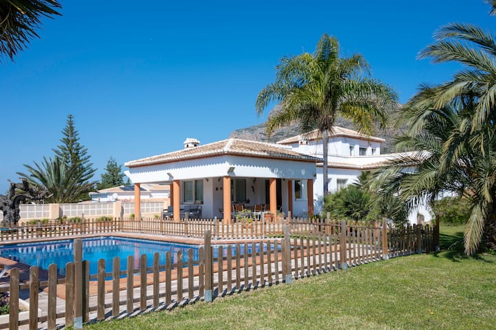 Family Villa With Private Pool - 德尼亞