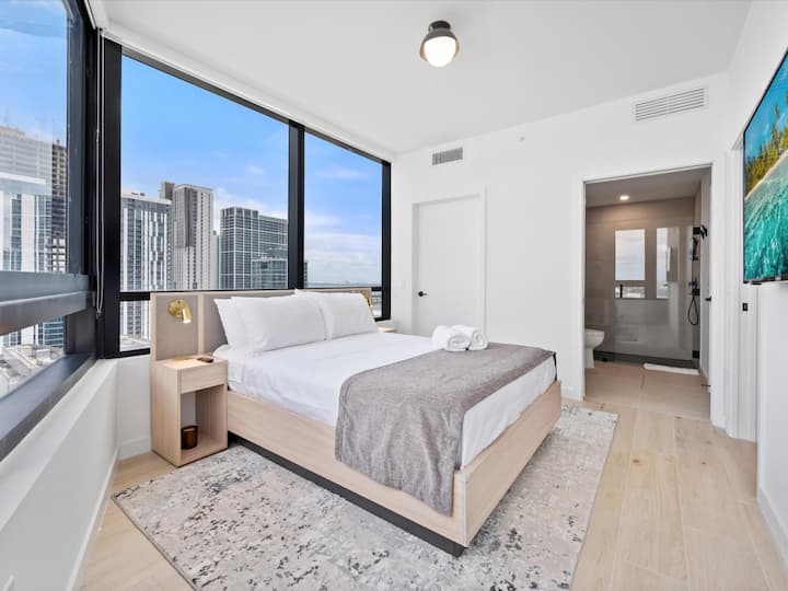 District 225 #3502 | Skyline Dream Master Suite - Miami, FL