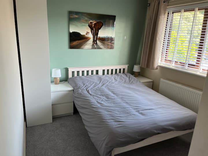 Motorcycle-friendly Stay With Secure Garage. - Portsmouth