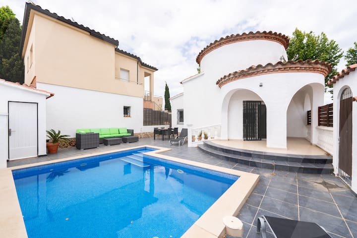 Welhomy | Maison - Piscine Privée | Catalana 166 - Empuriabrava