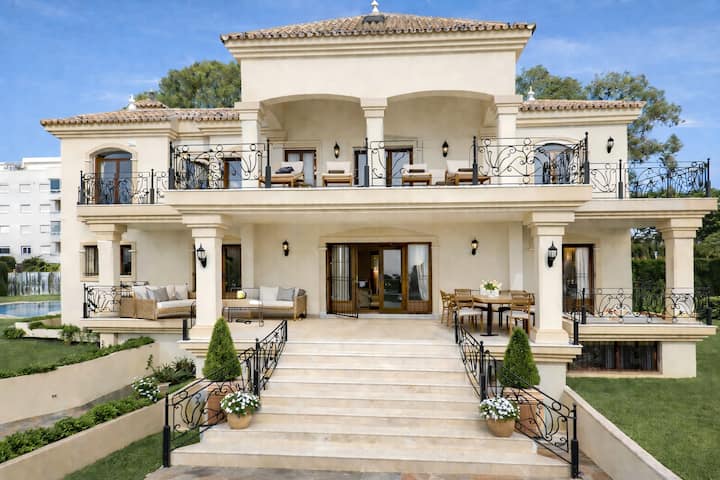 Villa De Lujo Junto Al Mar En Marbella - Calahonda