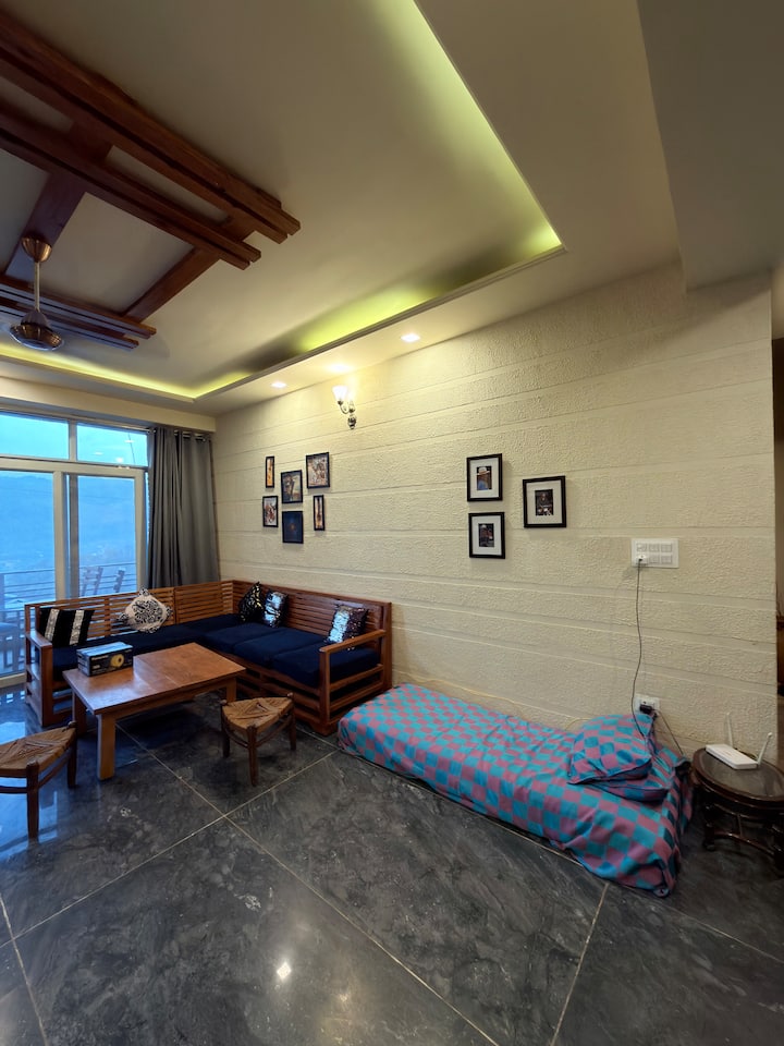 Wanderer Stay | 2bhk Pine View Apartment, Kasauli - Parwanoo