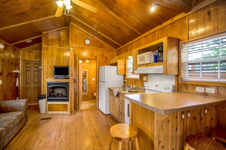 Cumberland Cabin At Jellystone Mammoth Cave! - Mammoth Cave, KY