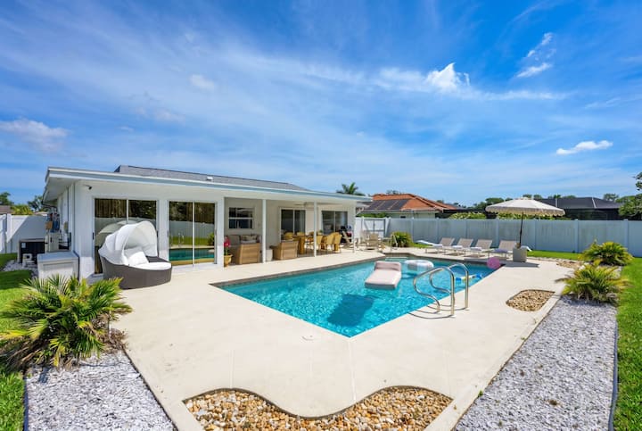 Minutes To Ami | Pool | Arcade Games | Sleeps 11 - Bradenton Beach, FL