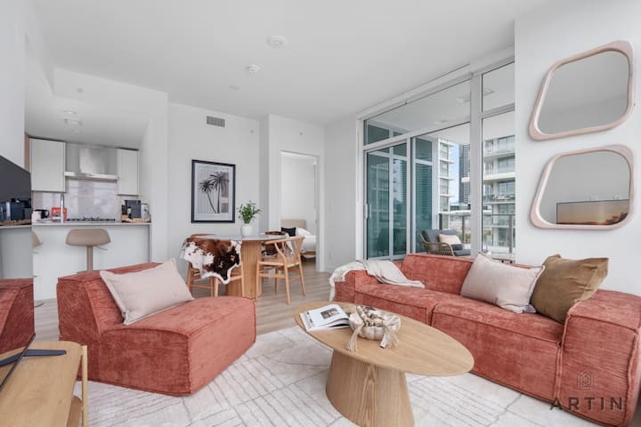 High-rise 2br Condo | Gym + Balcony W/ City Views - Burnaby