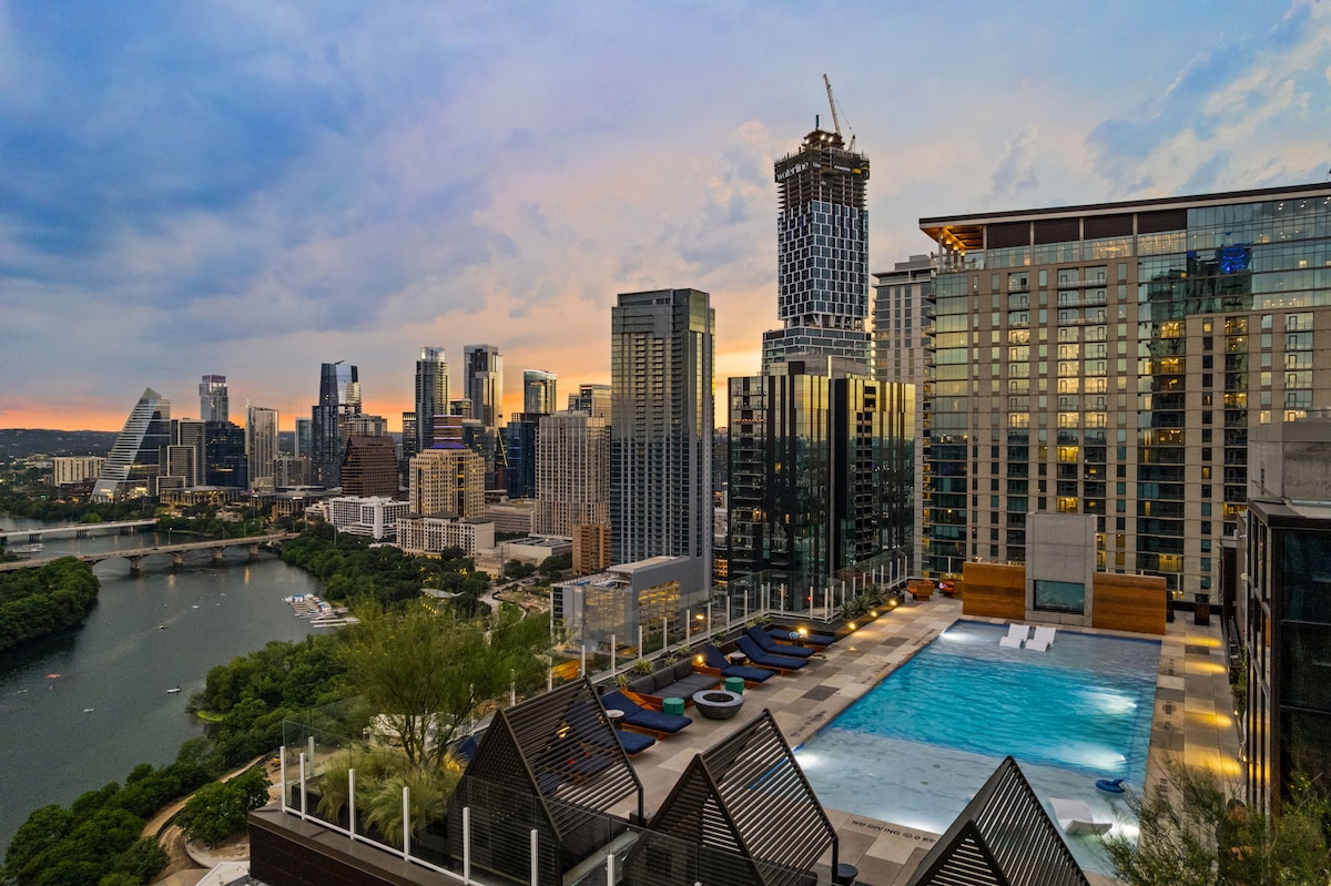 Modern Lakeview Natiivo Austin 31st Floor-King Bed