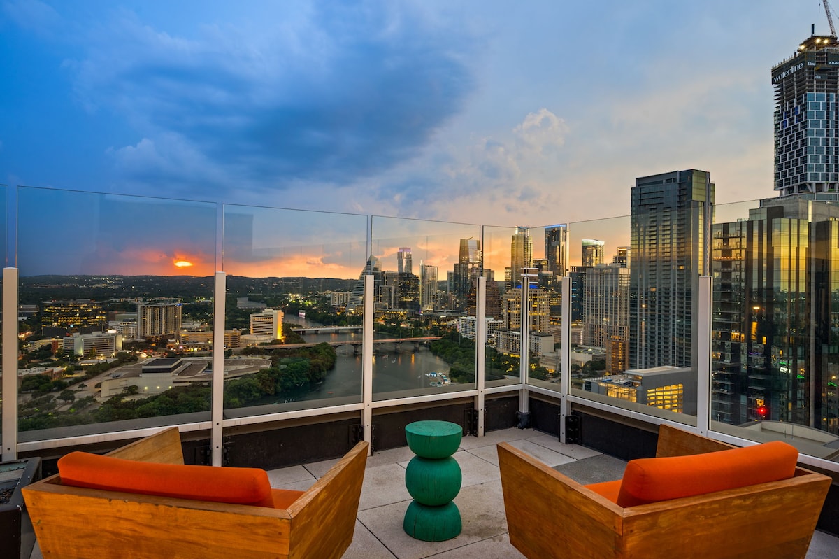 Modern Lakeview Natiivo Austin 31st Floor-King Bed