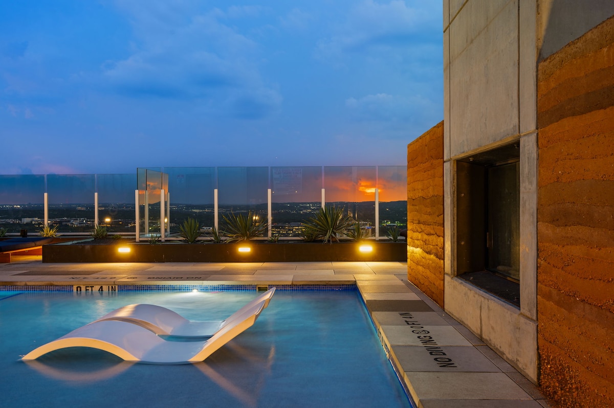 Modern Lakeview Natiivo Austin 31st Floor-King Bed