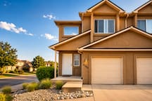 Family 3BR/3.5BA Near USAFA + Garden of the Gods