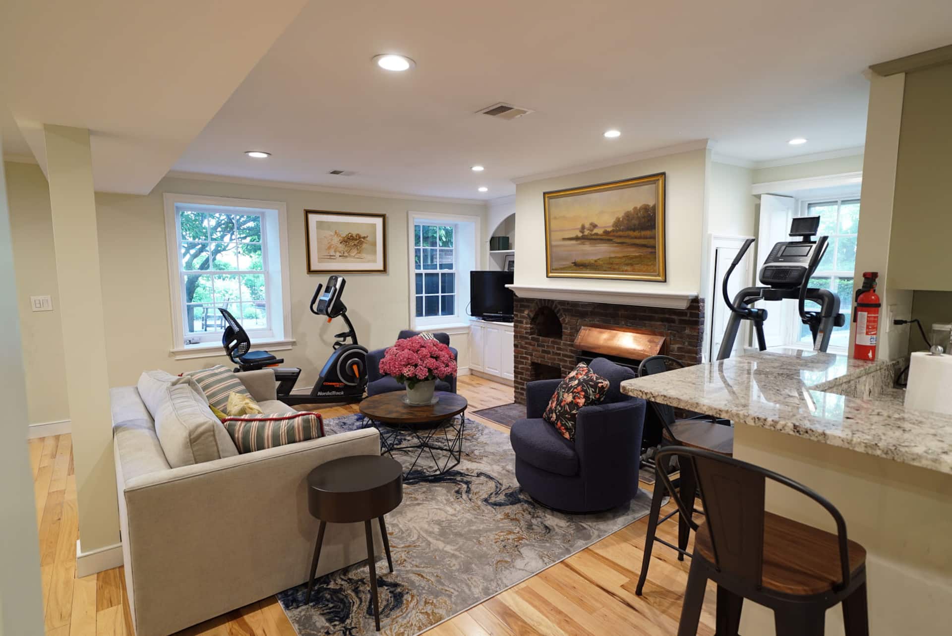 Modern, elegant. Walk to Brown, RISD, and Downtown