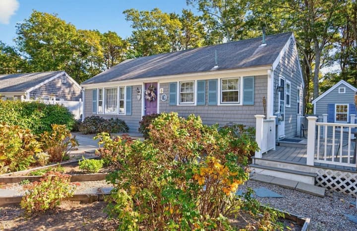 Relaxing Cape Cod Cottage Getaway - Dennis, MA