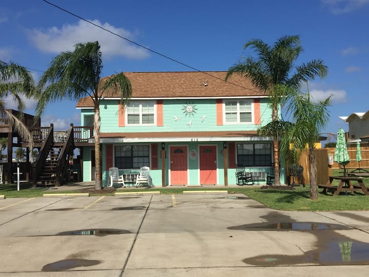 Cottage B, Walk To Rockport Beach, Pet Friendly - Rockport, TX