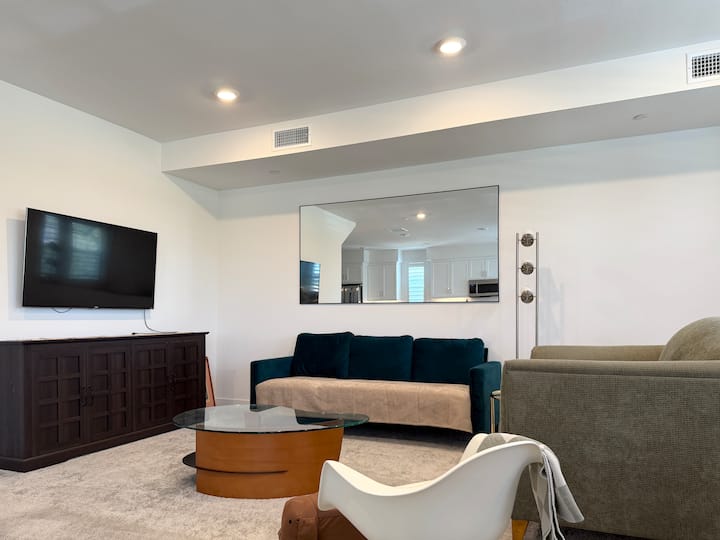 Huge Townhouse W/ Massive Home Theater - Anaheim