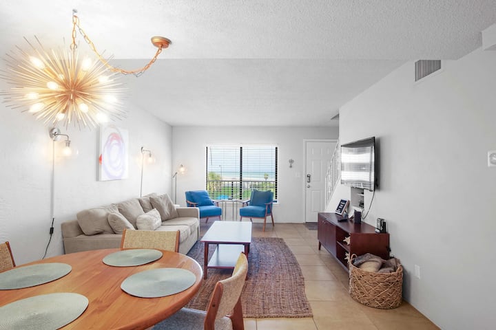 Totally Beachin' - Oceanfront Boutique Condo - Daytona Beach, FL