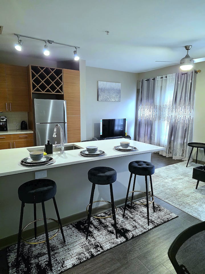 Prime Uptown Location Near Restaurants & Nightlife - Charlotte