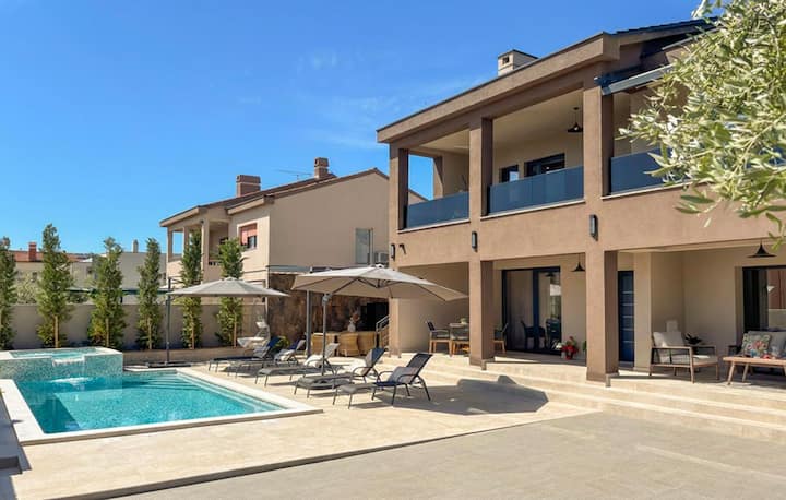 Beautiful Home In Pula - Pula