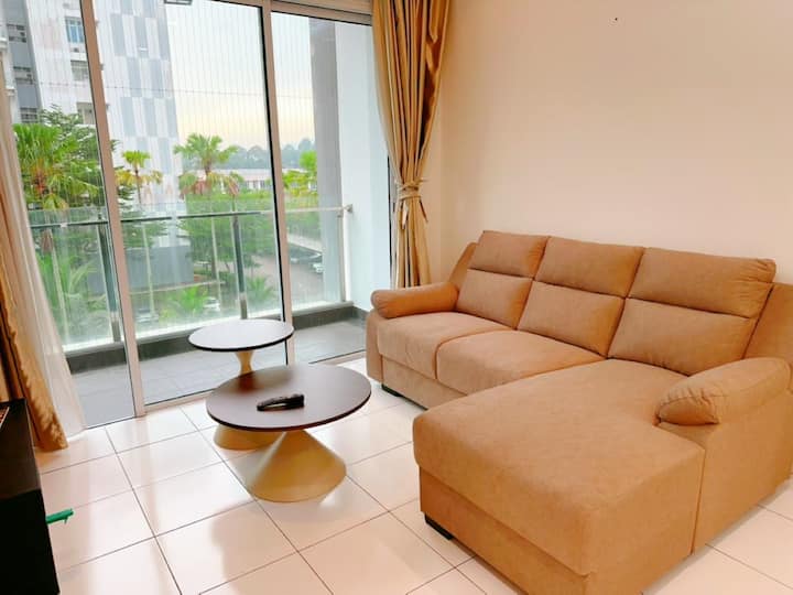 Cozy& Comfortable 1br Senai Apartment Near Airport - Senai