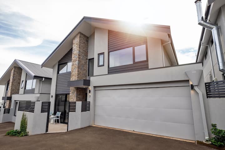 Stone River Villa 3 | Relaxed Stay | Heated Pool - Margaret River