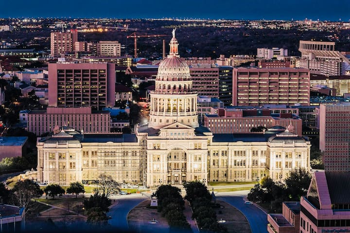 Austin 5br | Pool, Arcade & Airport Near - Austin, TX