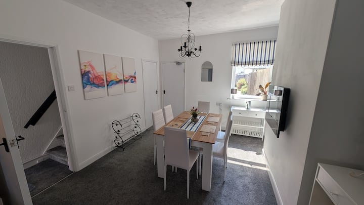 Cleethorpes Family Home Sleeps 7 Perfect Location - Cleethorpes