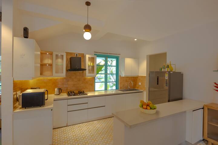 Full kitchen image 1
