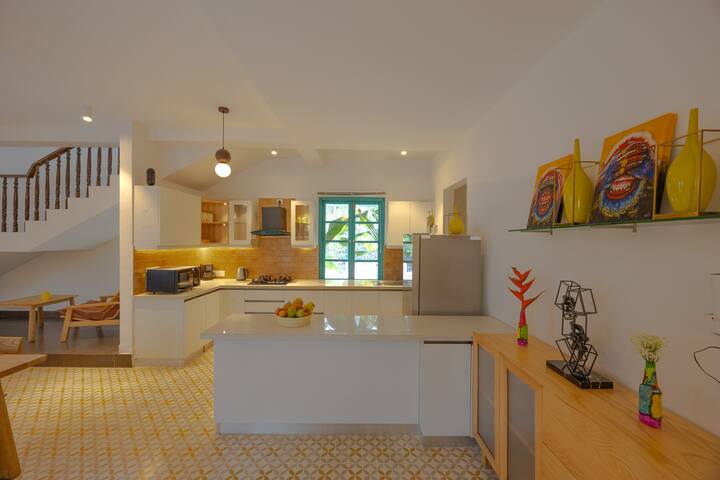 Full kitchen image 2