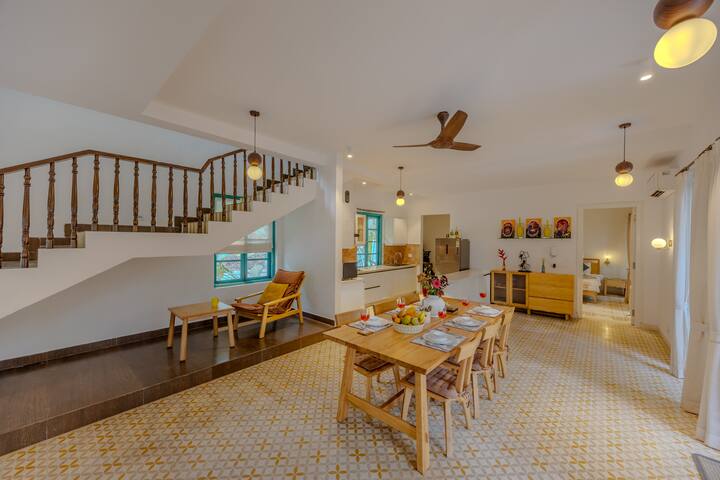 Dining area image 1