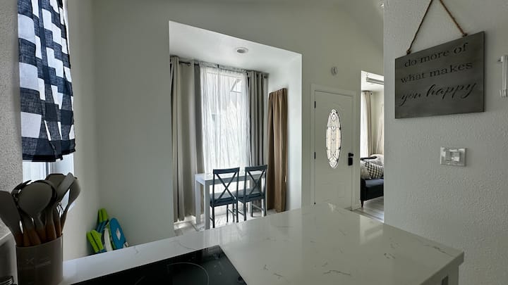 Private Oasis Near The Magic, 15 Minutes To Disney - Garden Grove, CA