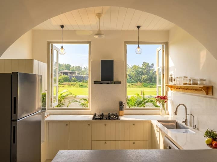 Full kitchen image 1