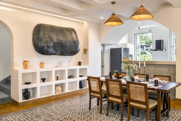 Dining area image 1