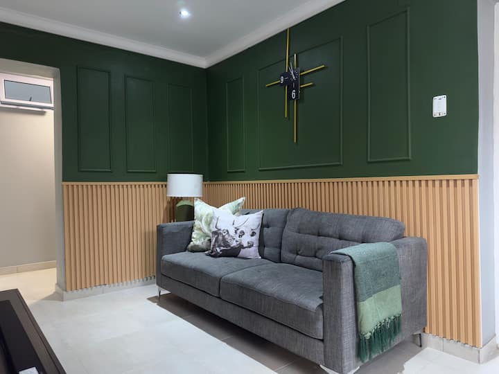 Modern 3-bedroom Escape | Space, Style & Comfort. - East London