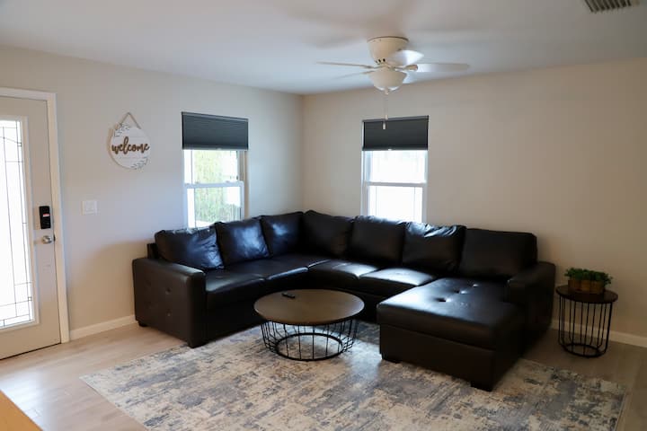 2/1 Modern City Stay | Best Downtown Location - Safety Harbor, FL