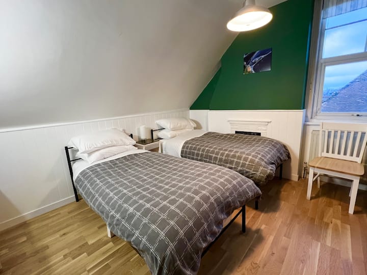 British Classic Car Room At Swan Lodge B & B - 스와니지