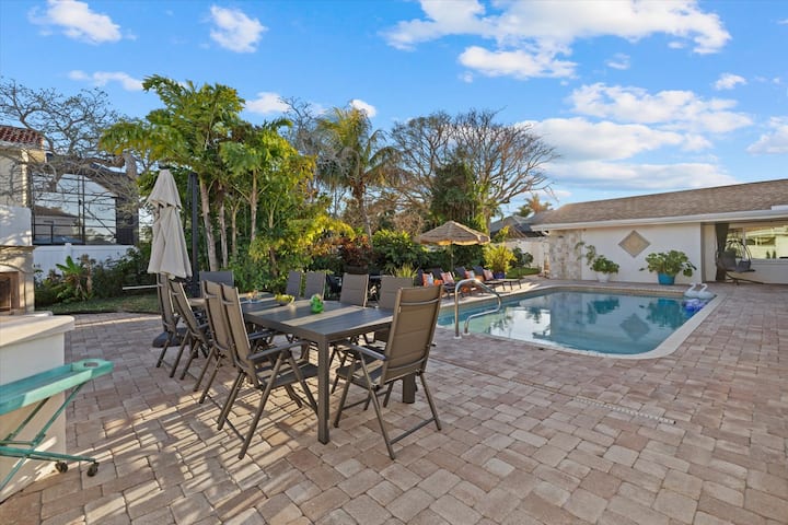 Rare Spacious Venice Island Retreat W/ Pool - Venice, FL