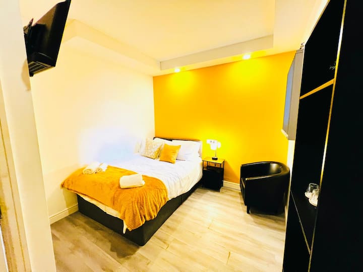 High Tide Hotel Ensuite Double Room 6 - Blackpool
