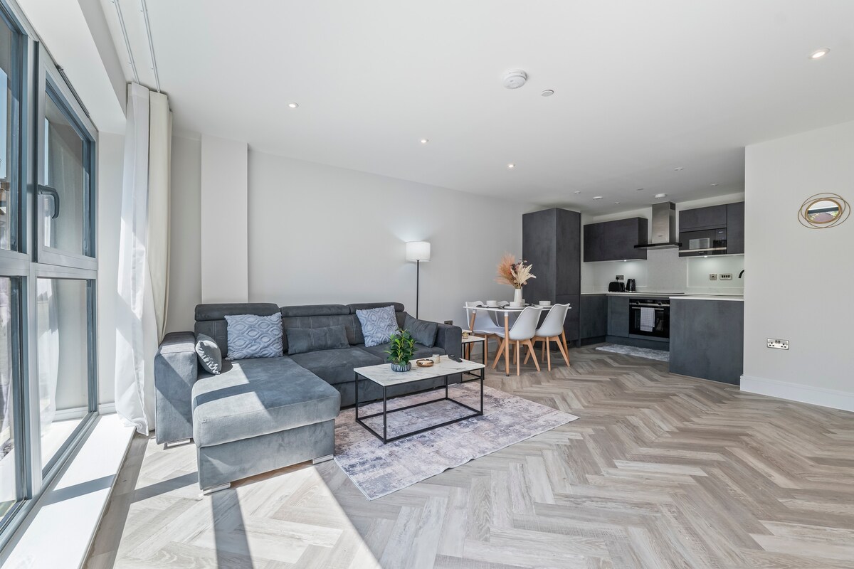8 Pennel House