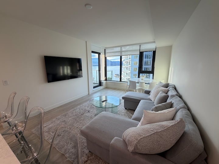 Luxury Lakeview Condo At Aqua | Pool & Sandy Beach - Kelowna